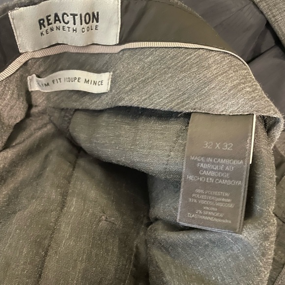 Kenneth Cole suit, jacket is 40T/L/L and pants are 32x32. - Picture 4 of 4